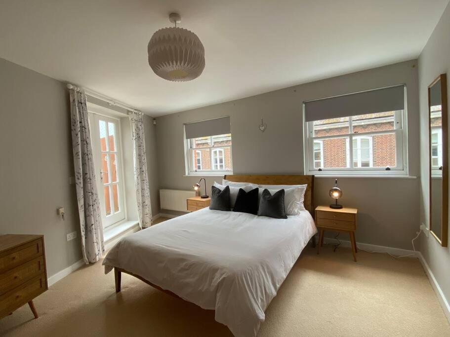 The Penthouse, Winchester Eksteriør billede