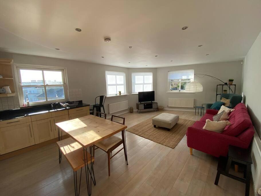 The Penthouse, Winchester Eksteriør billede