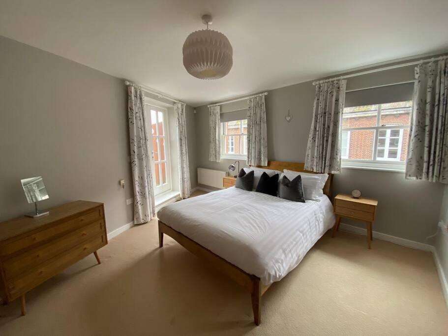 The Penthouse, Winchester Eksteriør billede